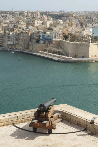 Valletta, Malta die batterij kanonnen — Stockfoto