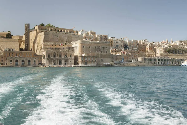 Malta, Valletta, Upper Barrakka Gardeens and Waterfront — Stock Photo, Image
