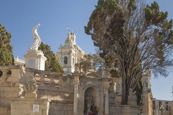 Malta, Rabat, Catedral, estatua de San Pablo — Foto de Stock