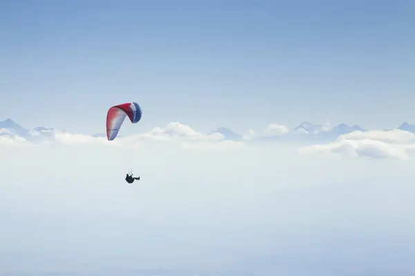 伞在半空中, Tatra 山脉 — 图库照片