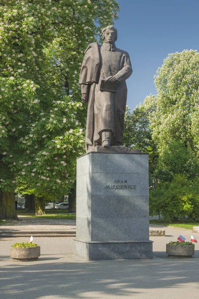 Polónia, Silésia, Gliwice, Estátua Adam Mickiewicz — Fotografia de Stock