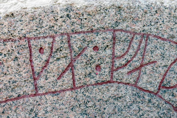 Runas en una piedra rúnica — Foto de Stock