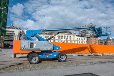 Mobil yükselen çalışma platformu 