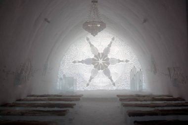  Buz ve kar inşa küçük köyde Jukkasjrvi Kiruna town yakınındaki Icehotel