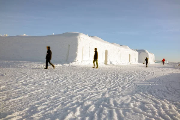 Icehotel 在小村庄 Jukkasjrvi 附近镇的基纳律 建立冰雪 — 图库照片