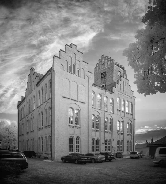 Red Tower building in IR — Stock Photo, Image