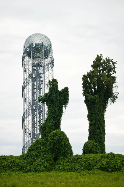 Алфавитная башня с дизайном ДНК, Батуми, Грузия — стоковое фото