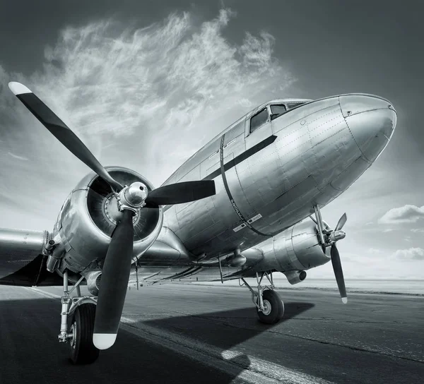 Historische Vliegtuigen Een Baan Wacht Nemen — Stockfoto