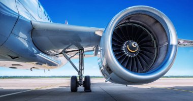 modern bir yolcu uçağı jet motoru