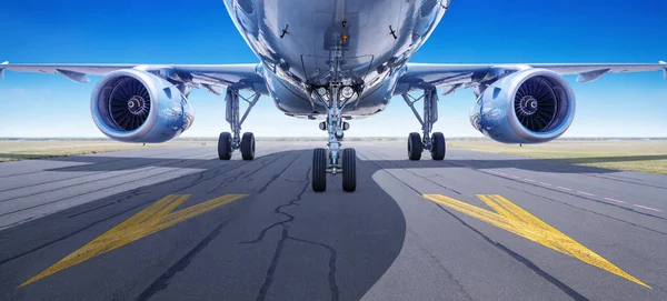 Modernes Passagierflugzeug Wartet Auf Den Start — Stockfoto