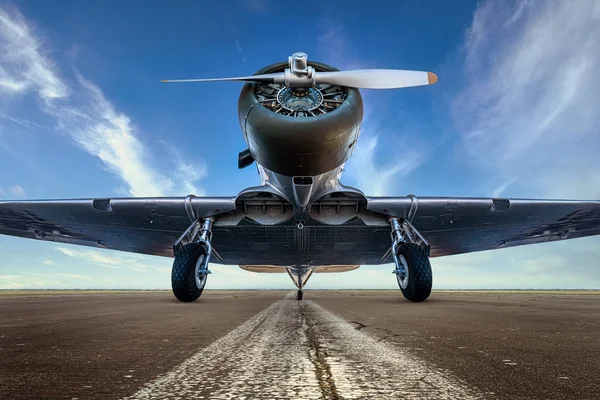 Aviones Históricos Una Pista Aterrizaje Está Espera Despegar — Foto de Stock