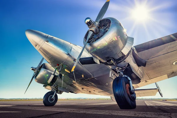 Aviones Históricos Una Pista Aterrizaje Está Espera Despegar — Foto de Stock