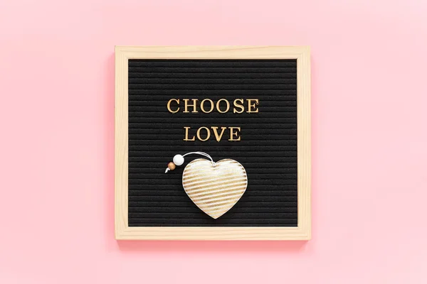 Choose love. Motivational quote in gold letters and textile heart on black letter board on pink background. Concept inspirational quote of the day. Template for Valentine card, postcard. Top view — Stockfoto