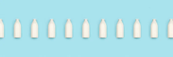 Glazen Flessen Melk Een Rij Een Blauwe Achtergrond Flat Lay — Stockfoto