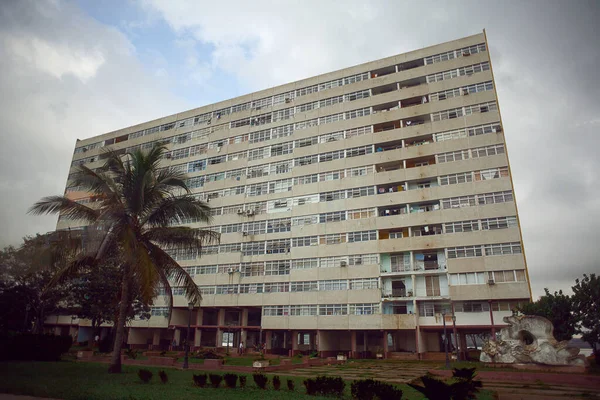 Big Old Apartment Block Building Typical Communist Era Tropical Coconut — Stock Photo, Image