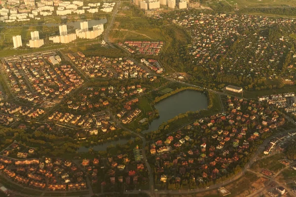 Uçağın Kanatları Altında Çekilmiş Bir Manzara — Stok fotoğraf