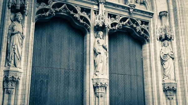 Двери собора — стоковое фото