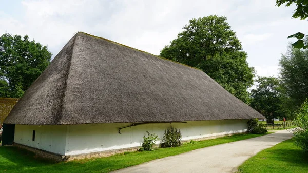 Alte Scheune auf dem Land — Stockfoto