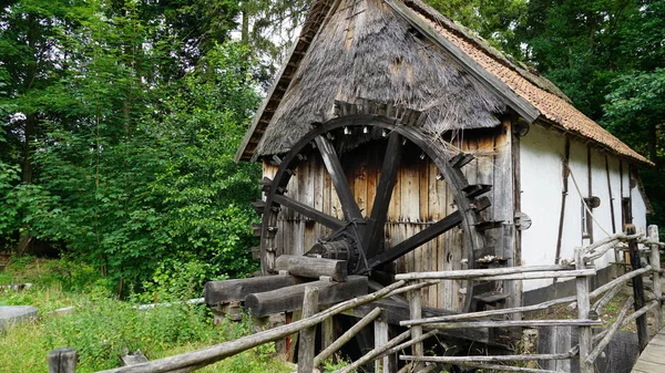 Eski watermill ülkeye — Stok fotoğraf