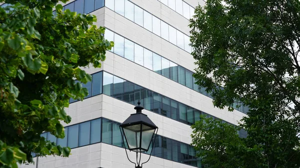 Edificio de oficinas moderno —  Fotos de Stock