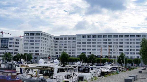 Limandaki modern mimari