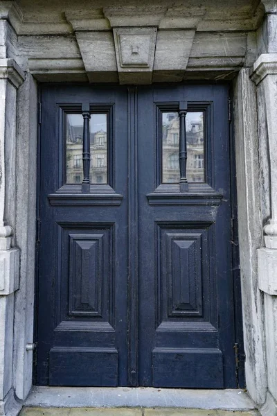 古い建物のドア — ストック写真