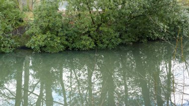 Nehirdeki Yansımalar.