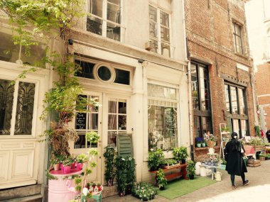 Eski ev bir sokakta Antwerp, Belçika.