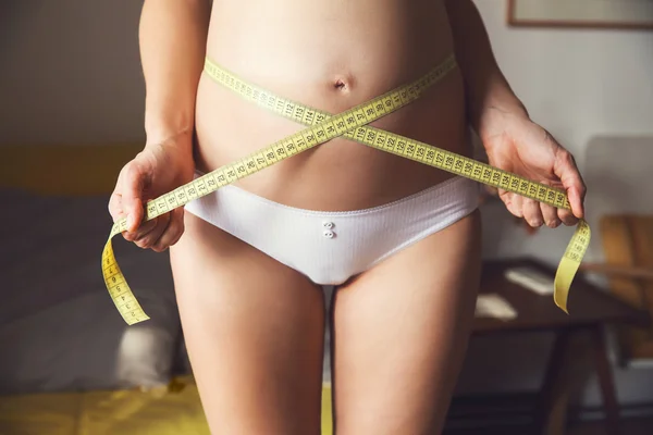 Hälsosam graviditet. Magen på gravid kvinna närbild — Stockfoto