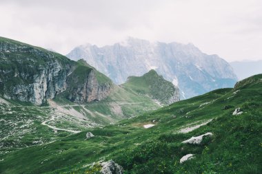 Alpler üzerinde şaşırtıcı görünümü. Mangart, Slovenya.