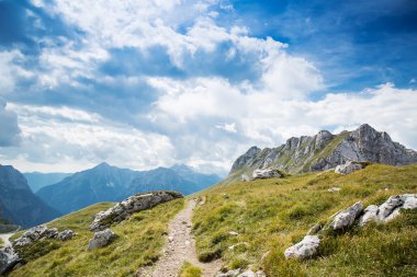 Alpler üzerinde şaşırtıcı görünümü. Mangart, Slovenya.