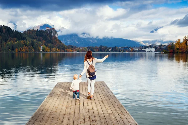 Famille sur le lac de Bled, Slovénie, Europe — Photo