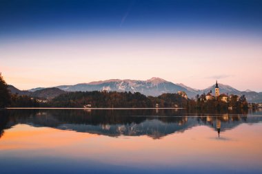 Günbatımı, Slovenya, Avrupa konusunda inanılmaz Bled Gölü