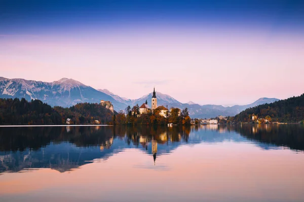 Fantastiska Bledsjön på solnedgången, Slovenien, Europa — Stockfoto