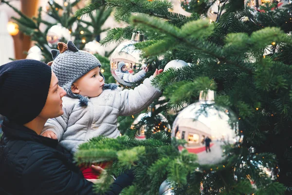 Happy family spend time at a Christmas street market and fair — Stock Photo, Image