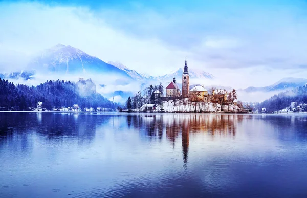 Bledsjön i vinter, Bled, Slovenien, Europa. — Stockfoto