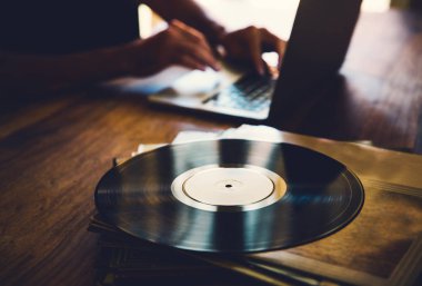 Vinil kayıt ve albümleri koleksiyonu