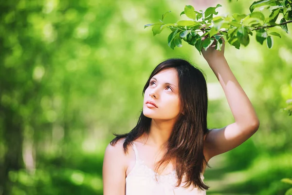 Portrait of young woman on natural green background. — Stock Photo, Image