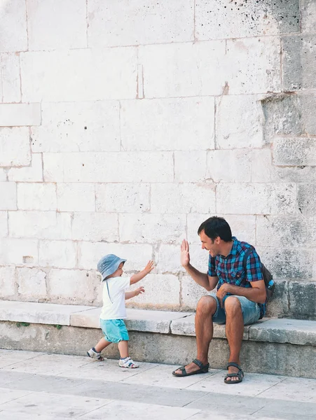 Vater und Sohn in zadar, Kroatien. — Stockfoto