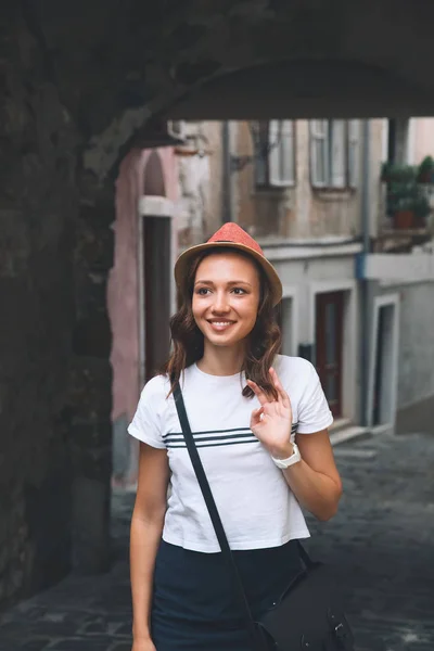 Woman walks on the historical european streets of old town. — Stock Photo, Image