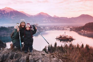 Genç kadın Lake Bled, Slovenya, Europe seyahat  