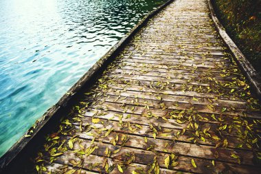 Ahşap iz Bled Gölü, Slovenya.