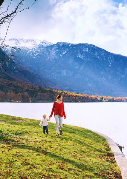 Aile göl Bohinj, Slovenya, Avrupa
