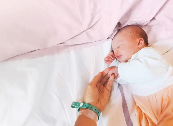 Newborn baby first days of life after childbirth. — Stock Photo, Image