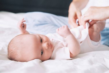 Yakın çekim yeni doğan Bebek Bakımı