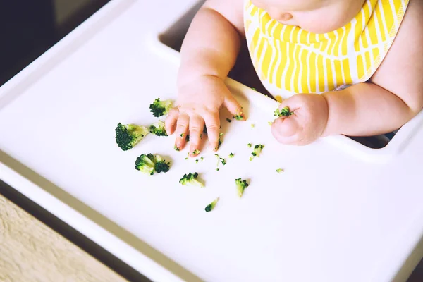 Primeiro alimento do bebê para alimentar — Fotografia de Stock
