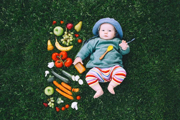 Nutrição infantil saudável, alimentação do bebê . — Fotografia de Stock