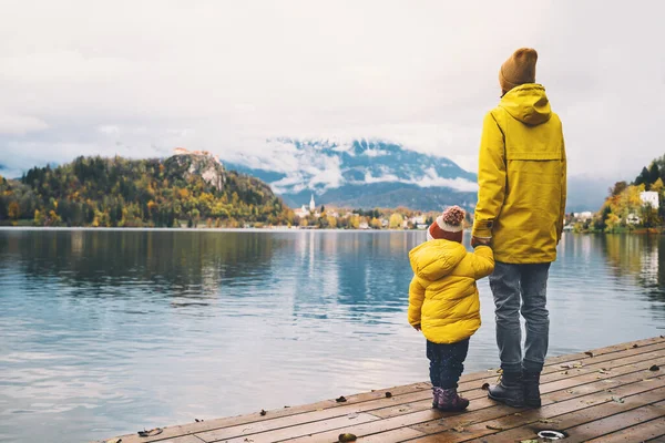 Aile Seyahati Kan Gölü, Slovenya, Avrupa. — Stok fotoğraf