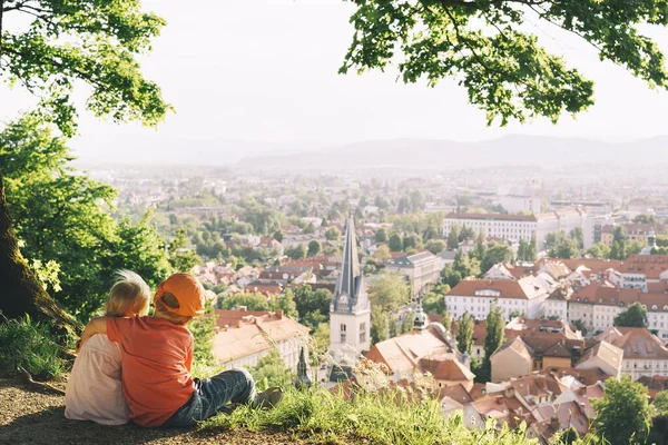 Petits Enfants Sur Fond Ljubljana Slovénie Europe Famille Extérieur — Photo