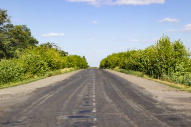 Köye giden bir yol.